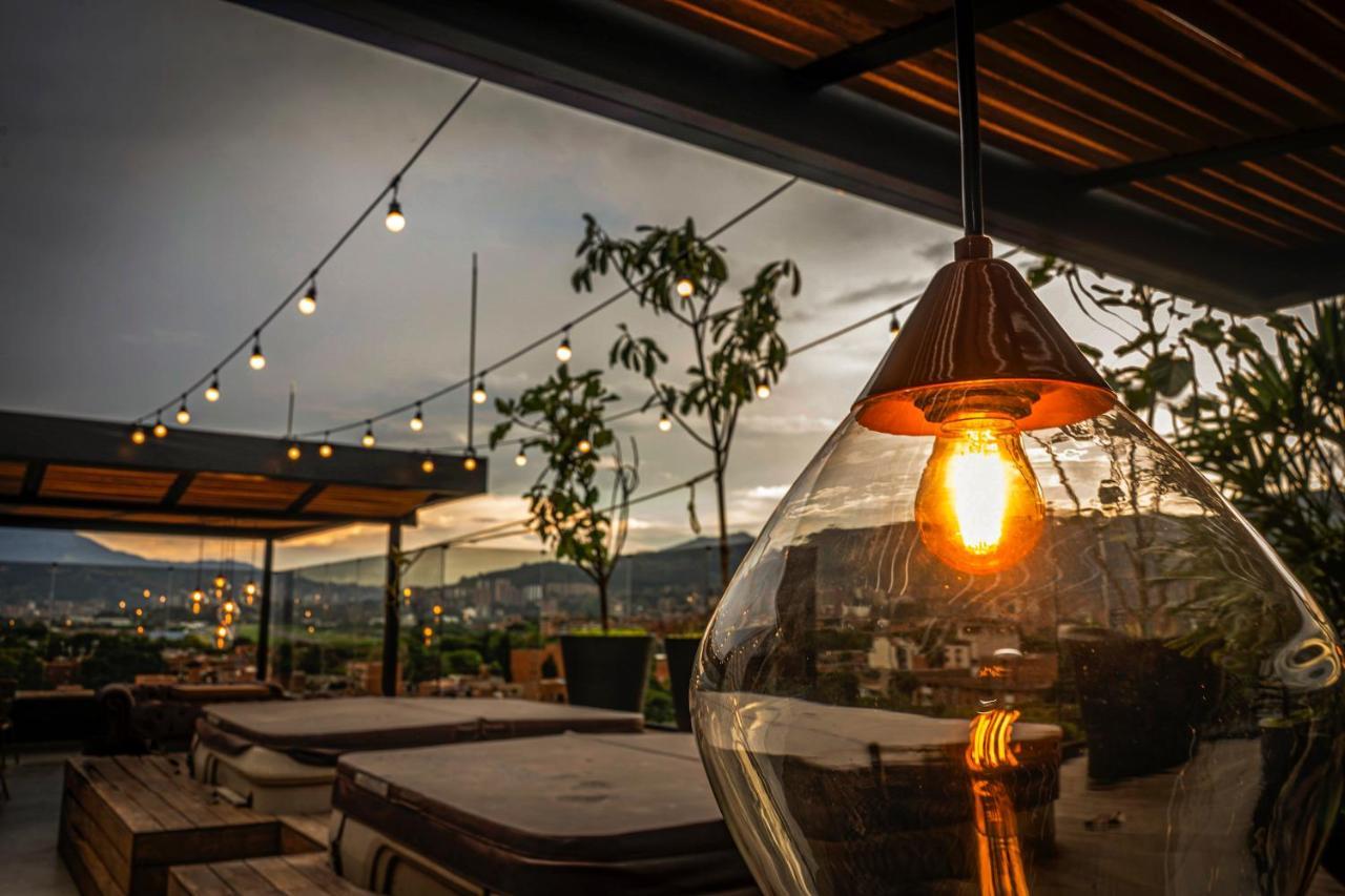 Cavalta By Bernalo Hotels Medellín Exterior foto The rooftop bar at the hotel