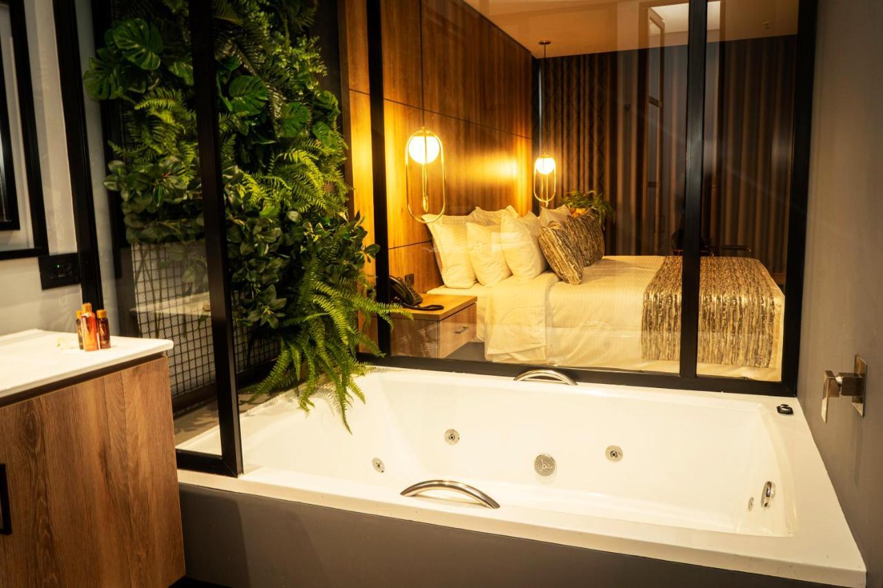 Cavalta By Bernalo Hotels Medellín Exterior foto A bathroom in a hotel