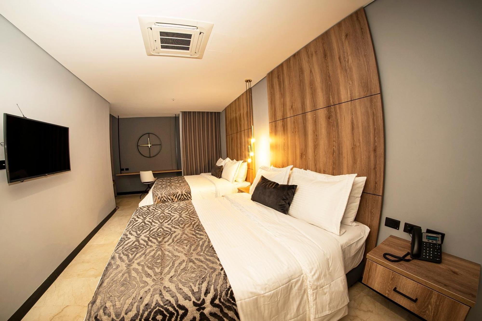Cavalta By Bernalo Hotels Medellín Exterior foto A room at the hotel
