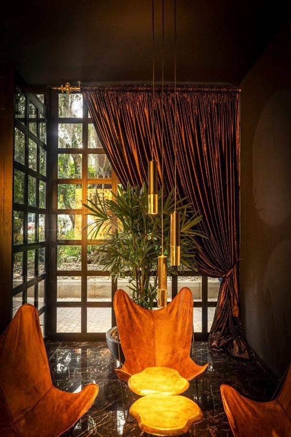 Cavalta By Bernalo Hotels Medellín Exterior foto A window with a curtain